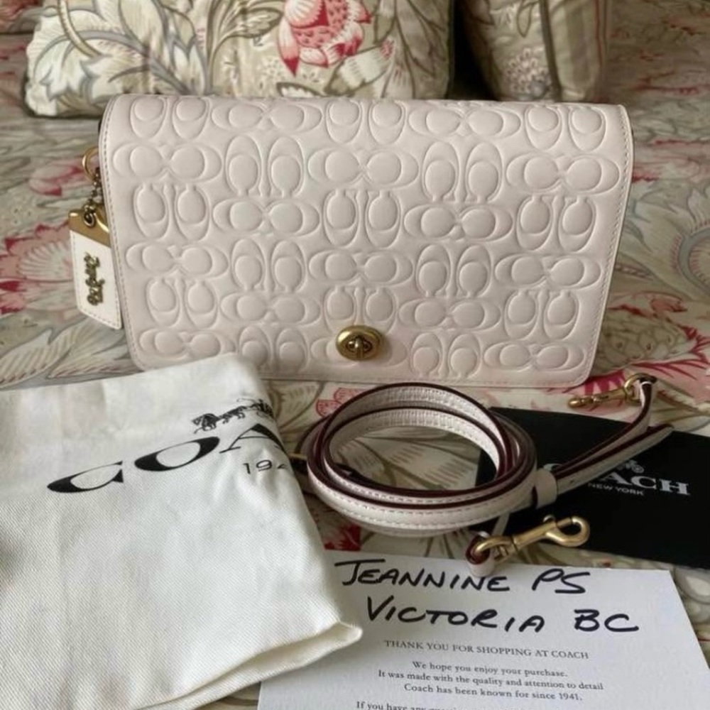 PRICE DROP!!
Coach 1941 Dinky in Chalk